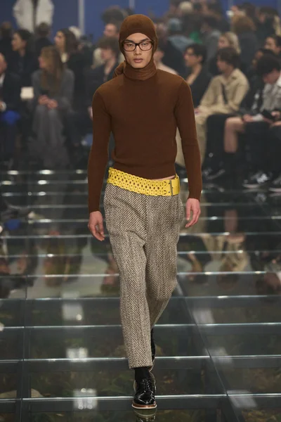 Look 32